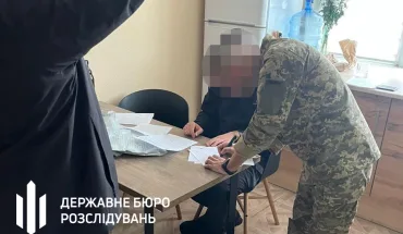 ДБР затримало голову ВЛК однієї із частин ДПСУ, який за гроші переводив військових з передової в тил (2)