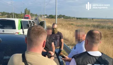 На Миколаївщині ДБР затримало правоохоронця, який за гроші «звільняв» військовозобов’язаних з ТЦК (2)