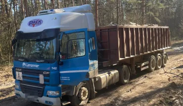 На Львівщині ДБР затримало керівника лісництва, який продавав цінну деревину під виглядом дров (3)