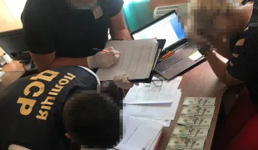 Перед судом постане посадовиця міграційної служби, яка «продавала» іноземцям українське громадянство