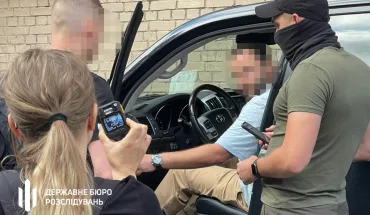 ДБР проводить обшуки у нардепа, який підробив документи, перебуваючи за кордоном (2)