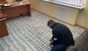 На Тернопільщині ДБР викрило посадовців Держагентства лісових ресурсів та ДСР Нацполіції, які встановили лісгоспам «таксу» на роботу (ВІДЕО)