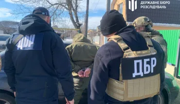 За матеріалами ДБР судитимуть посадовця військової частини, який вимагав з дружини загиблого бійця 150 тисяч гривень за оформлення виплат (8)