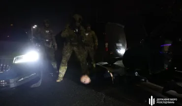 ДБР затримало правоохоронця та ще двох «авторитетів», які в одному з ресторанів Полтави чіплялись до дівчини та побили її хлопця (2)