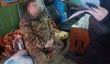 На Прикарпатті ДБР викрило посадовця військової частини, який за хабарі пропонував в оренду спецтехніку (2)