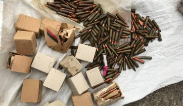 ДБР викрило правоохоронця, який облаштував в обласному центрі схрон з автоматами та гранатометом (1)