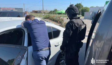 ДБР затримало прокурора Бердянської окружної прокуратури на хабарі у 25 тисяч доларів США (ВІДЕО)