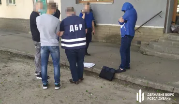 ДБР викрило киянина, який за 200 тис. доларів США хотів «продати» посаду керівника державної установи