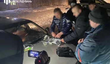 Експравоохоронці з Дніпра постануть перед судом за вимагання хабаря у місцевого мешканця