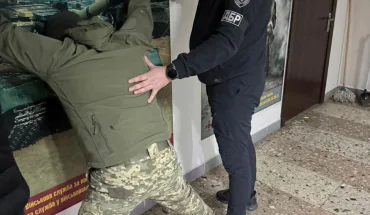 На Закарпатті ДБР викрило посадовця ТЦК, який за гроші допомагав чоловікам втекти з центру комплектування та військовим, яких повернули з СЗЧ - зробити це знову (4)