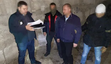 Працівник поліції постане перед судом через отримання 50 тис. грн за «дозвіл» зберігати спирт