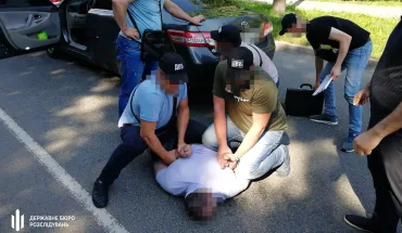 На Черкащині затримали дізнавача поліції, який за хабар обіцяв повернути вилучене авто власнику