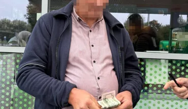 ДБР на Львівщині викрило посадовця Держпродспоживслужби та брокера на систематичних поборах з підприємства- імпортера морепродуктів  (3)