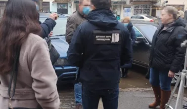 На Одещині ДБР затримало «на гарячому» посадовицю ДМС