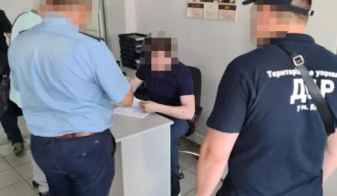 ДБР повідомило про підозру ще одному інспектору Київської митниці, причетному до схеми з нафтопродуктами на 6,5 млн гривень