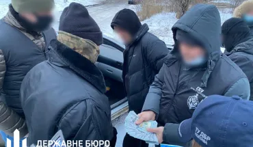 На Харківщині судитимуть поліцейських, які обіцяли «відмазати» від відповідальності підозрюваного у оборудках з квартирами пенсіонерів
