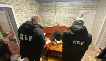 Поліцейський вимагав гроші у власника сайту знайомств (1)