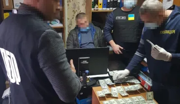 3000 доларів США за виключення підприємства з групи ризику – на Херсонщині судитимуть податківця