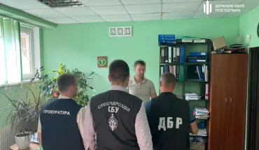ДБР викрило харківського податківця, який вимагав хабар у підприємця, погрожуючи великим штрафом