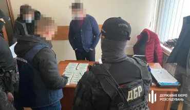 2500 доларів за надання атестату відповідності – посадовці Нацагенства з акредитації опинилися на лаві підсудних