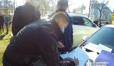 ДБР повідомило про підозру поліцейському, який на замовлення прослуховував телефонні розмови