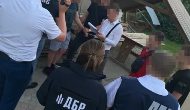 На Вінниччині ДБР затримало патрульного, який вимагав хабар за повернення посвідчення водія