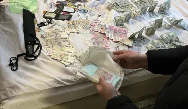 ДБР викрили посадовця Виконавчої служби у Вінницькій області, який за хабарі знімав арешти з майна боржників (1)