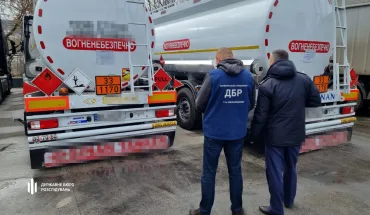 ДБР виявило на Вінницькій митниці понад сотні тисяч літрів незаконно ввезеного спирту, який хотіли пустити на контрафакт (1)