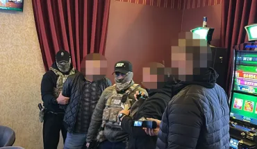 На Івано-Франківщині ДБР викрило посадовців міграційної служби, які вимагали з іноземців гроші за продовження строку перебування в Україні (2)