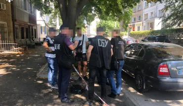 Слідчі ДБР блокували незаконну схему отримання регулярних хабарів від підприємця, яку організував поліцейський