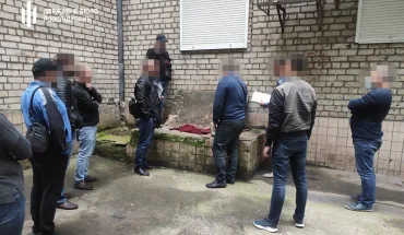ДБР на Дніпропетровщині затримало на хабарництві податківця – антикорупціонера