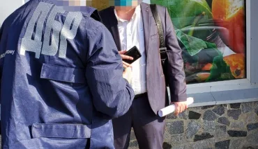Експодатківця Житомирщини судитимуть за систематичний збут інформації про підприємства та посадовців