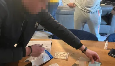 ДБР повідомило про підозру правоохоронцю, який за хабар обіцяв допомогти із «закриттям» кримінального провадження (3)