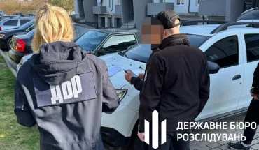На Закарпатті ДБР повідомило про підозру правоохоронцю за організацію незаконного переправлення ухилянта до Європи (1)