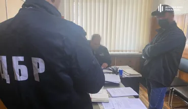 ДБР підозрює посадовця харківської поліції, який із збоченням катував чоловіка у відділенні