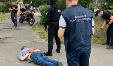 ДБР Києва звинувачує інспектора поліції у збуванні наркотиків та психотропних речовин