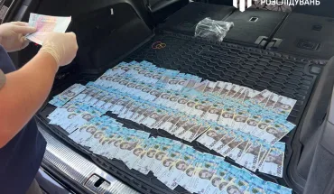 ДБР затримало посадовця податкової Хмельниччини на хабарі у 200 тис. грн (1)