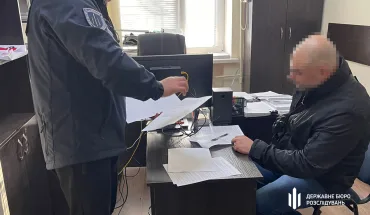 ДБР повідомило про підозру правоохоронцю, який зламав ребро адвокату за «юридичну консультацію»