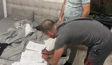 ДБР викрило правоохоронця, який зі спільником продавали інформацію з державних баз даних, у тому числі й щодо топчиновників країни (2)