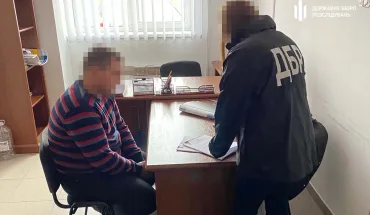 ДБР повідомило про підозру шістьом інспекторам Житомирської митниці, причетним до багатомільйонних махінацій з імпортом вантажівок