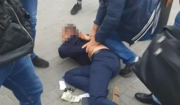 «Уникнення» від призову на службу за 3500 доларів – ДБР завершило розслідування відносно працівника ДМС