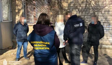 ДБР затримало посадовицю Держгеокадастру, яка вимагала 100 тис. грн за реєстрацію землі