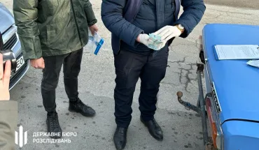 ДБР затримало прикордонника, який незаконно переправляв чоловіків до Республіки Молдова