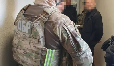 ДБР завершило розслідування щодо сумського правоохоронця, який за хабар обіцяв підозрюваному допомогти уникнути відповідальності (3)