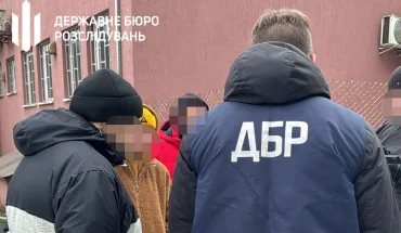 ДБР затримало правоохоронця, який за 10 тис. доларів допомагав влаштуватись на службу до прикордонників (4)