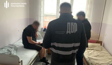 ДБР підозрює сумського поліцейського у вимаганні 7 тис. доларів США за уникнення кримінальної відповідальності