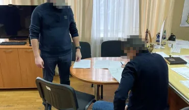 ДБР викрило посадовця ніжинської поліції, який за хабар обіцяв вплинути на прокурора (1)