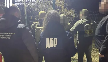 На Одещині ДБР викрило правоохоронця, який за гроші пропускав через транзитну ділянку дороги з Молдовою чоловіків призовного віку