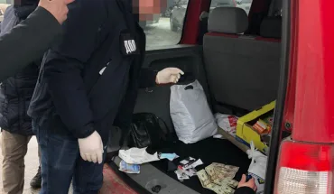 слідчі Теруправління ДБР Миколаєва повідомили про підозру головному державному інспектору митного поста Одеської митниці (3)