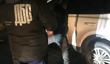 Хабарі за нестворення "ускладнень" під час митного оформлення – начальник митного посту постане перед судом